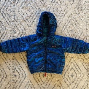 Patagonia. Puffy coat. Reversible. Good condition. 12-18 M